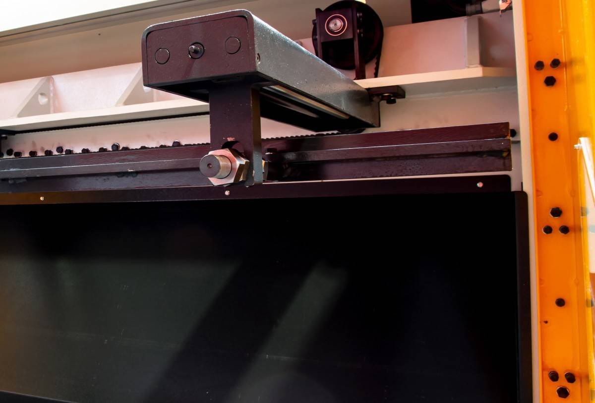 Ghilotina electrica LRGM 2050-4MM