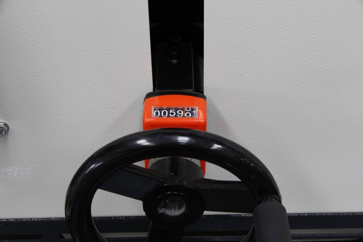 Ghilotina motorizata pentru tabla LRGM 2550-2,5MM